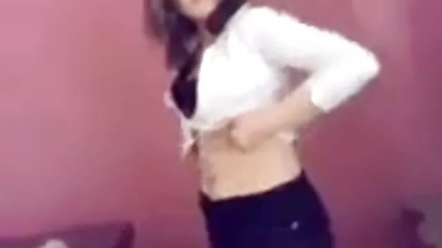 పచ్చబొట్టు పొడిచిన ఇంగ్లీష్ సెక్స్ వీడియోస్ వ్యక్తి హన్నా హేస్ యొక్క కొంటె హాటీ హన్నా హేస్ యొక్క రుచిగా కనిపించే పుస్సీని నవ్వుతూ మరియు ఫక్ చేస్తున్నాడు