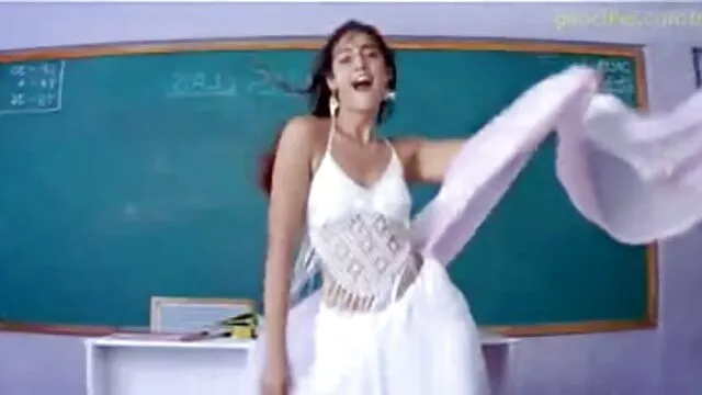 ఫిష్‌నెట్ స్టాకింగ్స్‌లో ఉన్న అగ్లీ లావు బిచ్ సెక్స్ వీడియోస్ తెలుగు లో టెరీనా డిల్డోతో ఆమె స్నాచ్‌ను ఫక్స్ చేస్తుంది